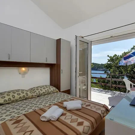 Ruza * Zastražišće